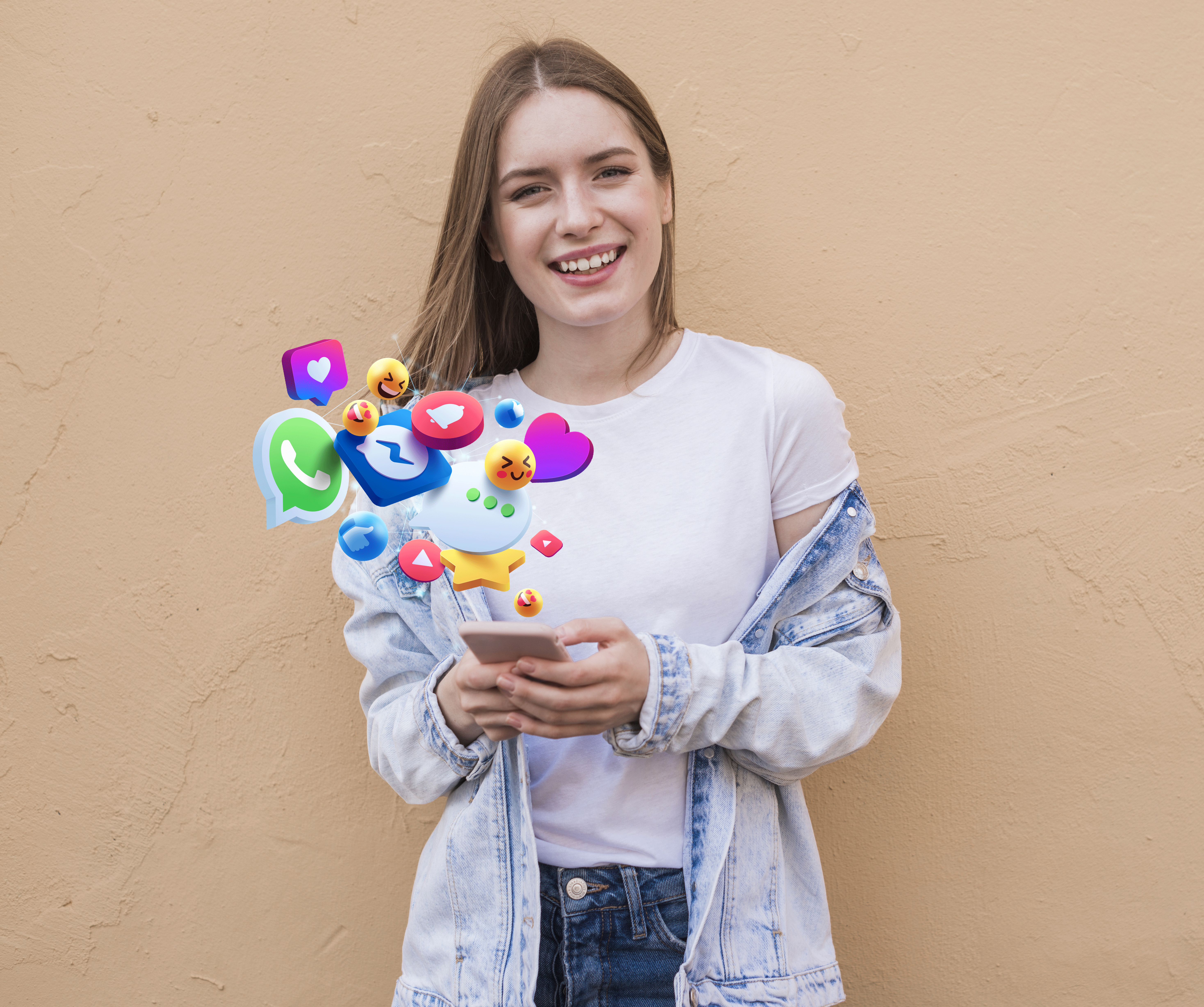 tiro medio mujer tenencia telefono inteligente